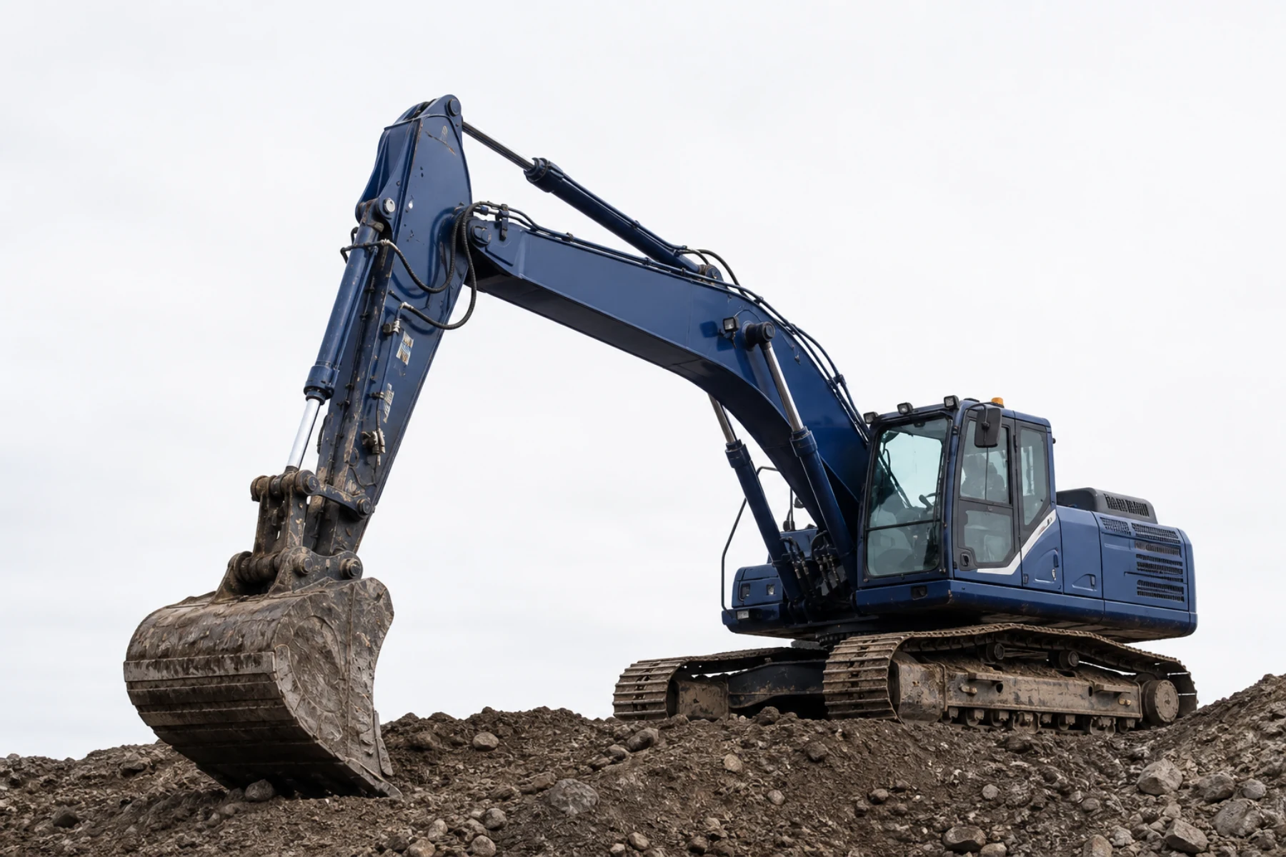Bagger im geschichteten Erdreich